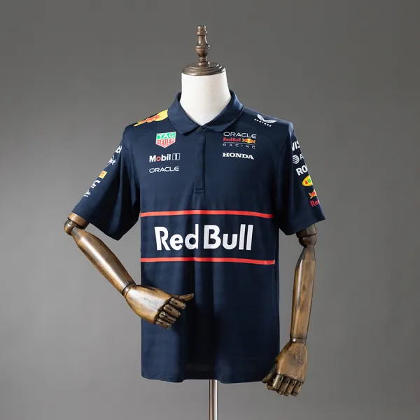 Polo de Red Bull F1 - Calidad de primera categoría. Vista detallada