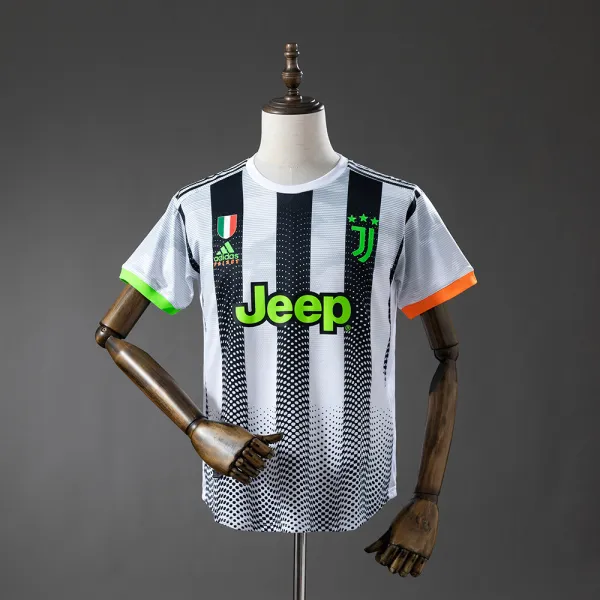 19/20 Juventus retro jersey - A-Grade Quality Detail View
