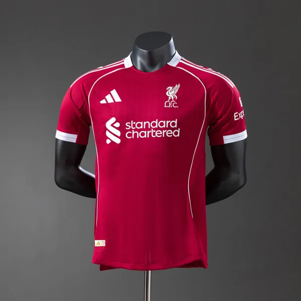 Kit de jogador do Liverpool 25/26 versão casa - Qualidade A Vista de pormenor