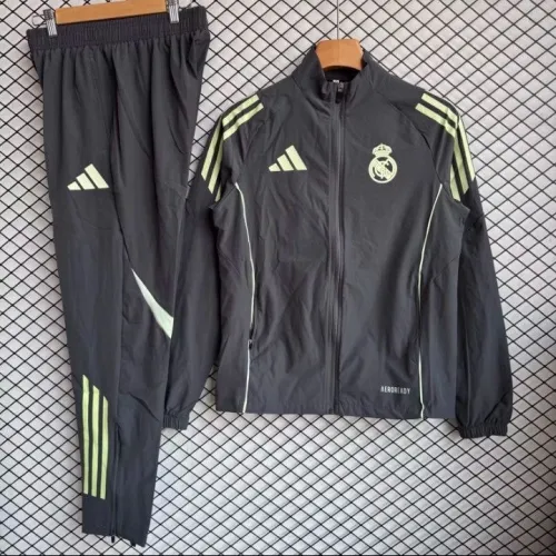 25/26 Windjacken van Real Madrid met broek