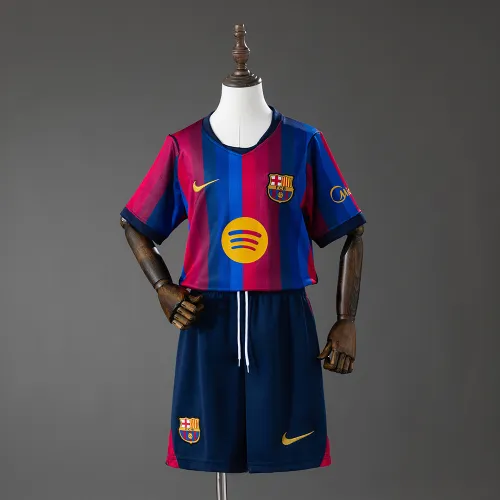 Camiseta del equipo infantil local del Barcelona, temporada 2026/2027