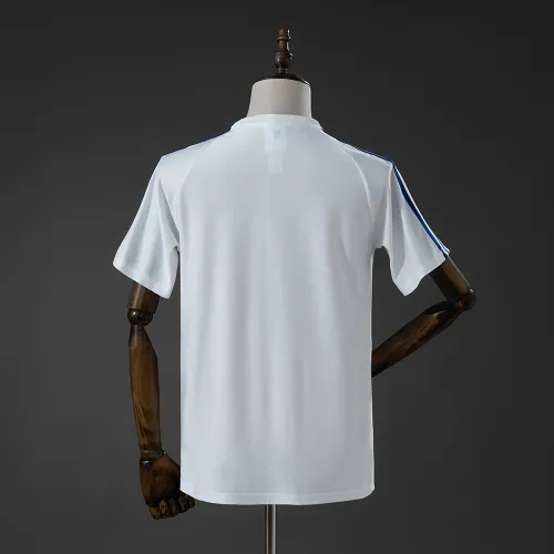 T-shirt branca com os ícones do Leeds United Terrace