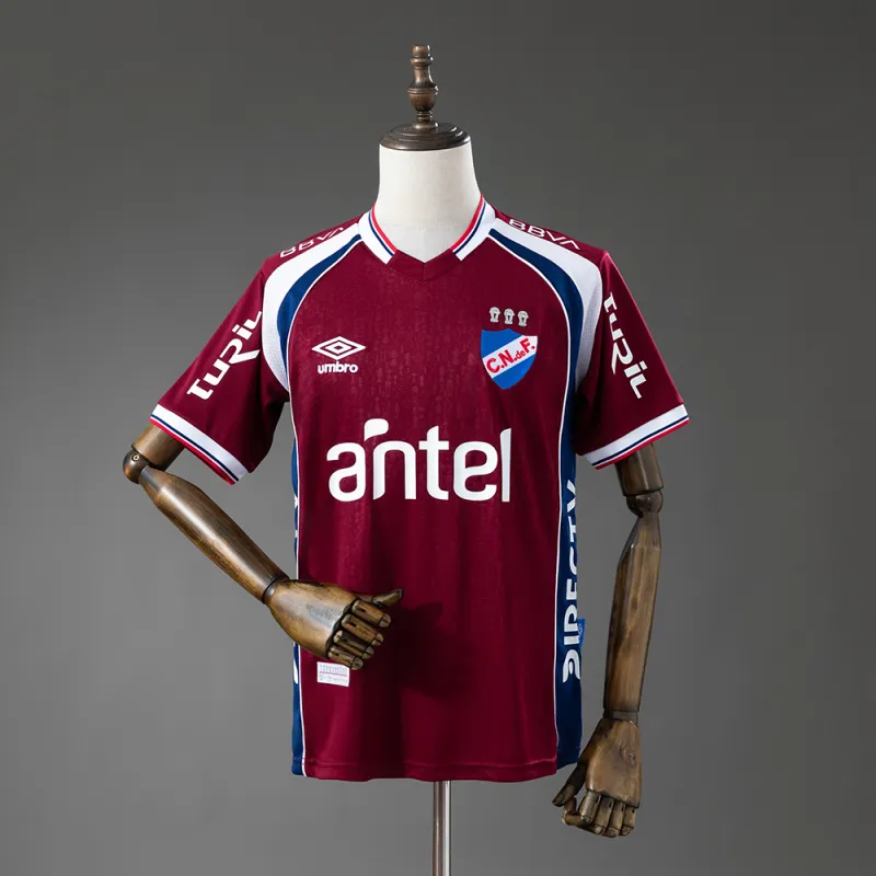 Camiseta roja de portero del Club Nacional de Fútbol, temporada 26/27
