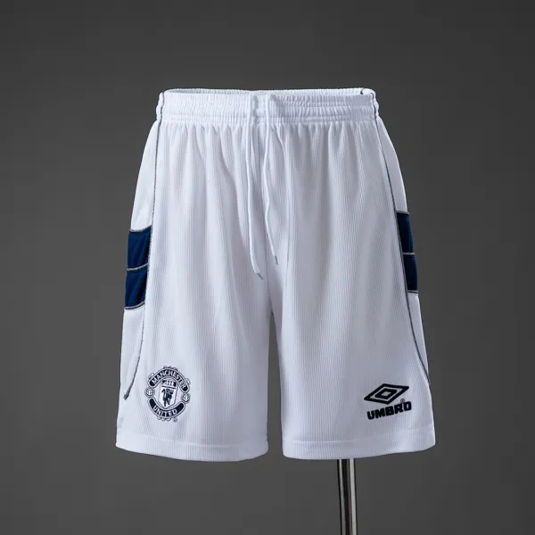 Short rétro Manchester United 99/00 - Qualité A Vue détaillée