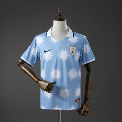 Camiseta de la selección uruguaya 2026 edición especial, vista frontal con escudo y diseño exclusivo.