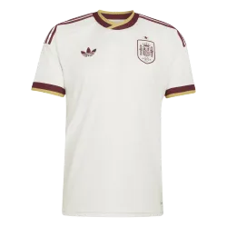 Spanien WM-Auswärtstrikot 2026 Vorderansicht, lebendiges Design, Verbandswappen.