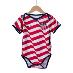 Maillot national USA Baby 2026 Coupe du monde Vue de face, avec écusson et motif.