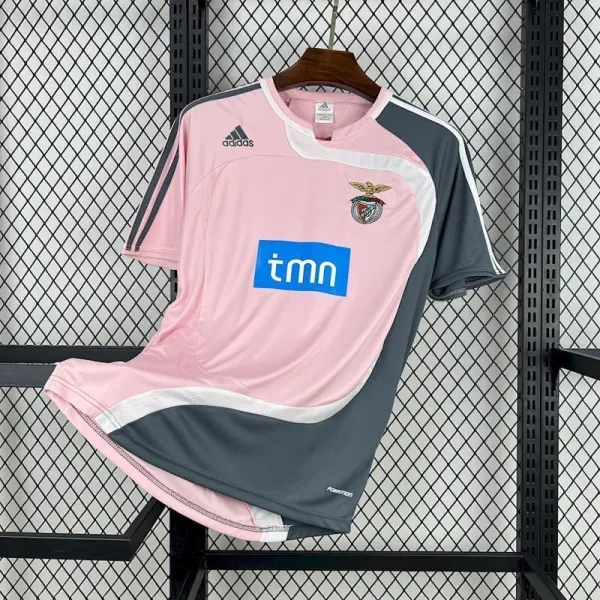 Camiseta retro del Benfica de la temporada 07/08 - Calidad de grado A. Vista detallada