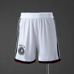 Fußball Deutschland Shorts 2026 World Cup White Player Version - Produktfoto Vorderansicht der Deutschland Shorts 2026 World Cup White Player Version, mit Wappendetails.