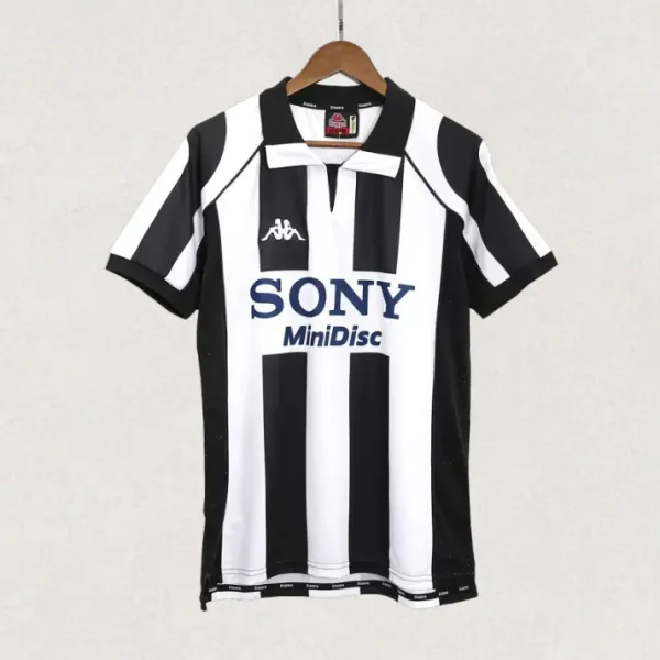 Juventus 97/98 retro kit - A-Grade Quality Detail View