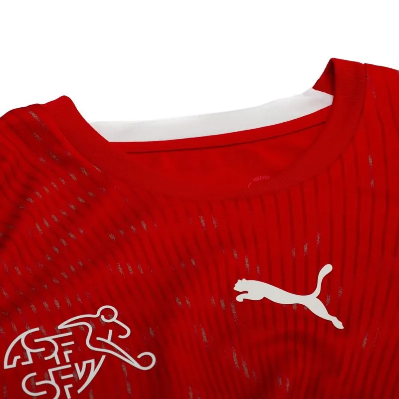 Versão do jogador titular da camisola da Suíça do Campeonato do Mundo de 2026