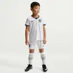 Equipamento infantil da Inglaterra para o Mundial de 2026 (jogo em casa)