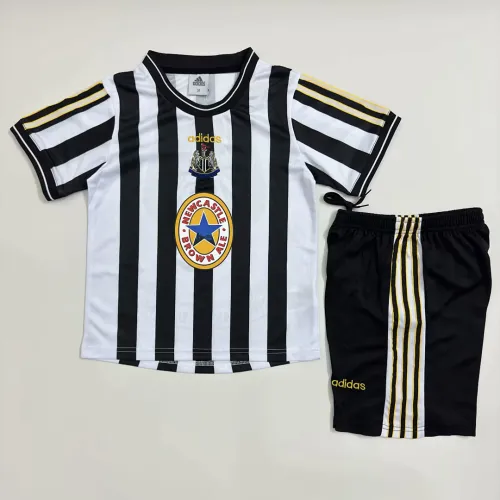Kit retrô 1997/99 de futebol do Newcastle United para crianças