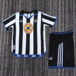 Kit de futebol para crianças retro 1999/00 do Newcastle United Kit infantil de futebol caseiro do Newcastle United 1999/00