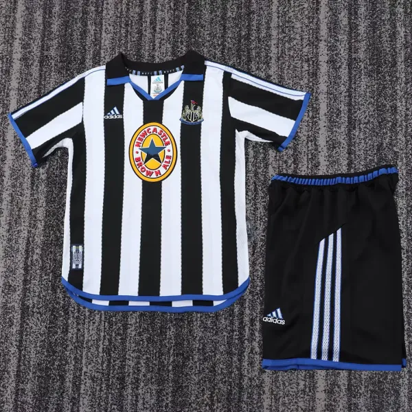 Camisola de futebol retro para crianças do Newcastle United 99/00 - Qualidade A-Grade Visualização de detalhes