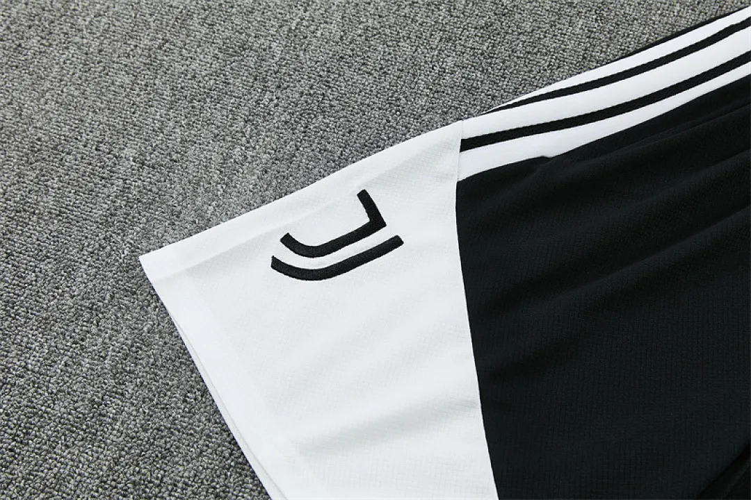 26/27 Juventus Weißer Trainingsanzug