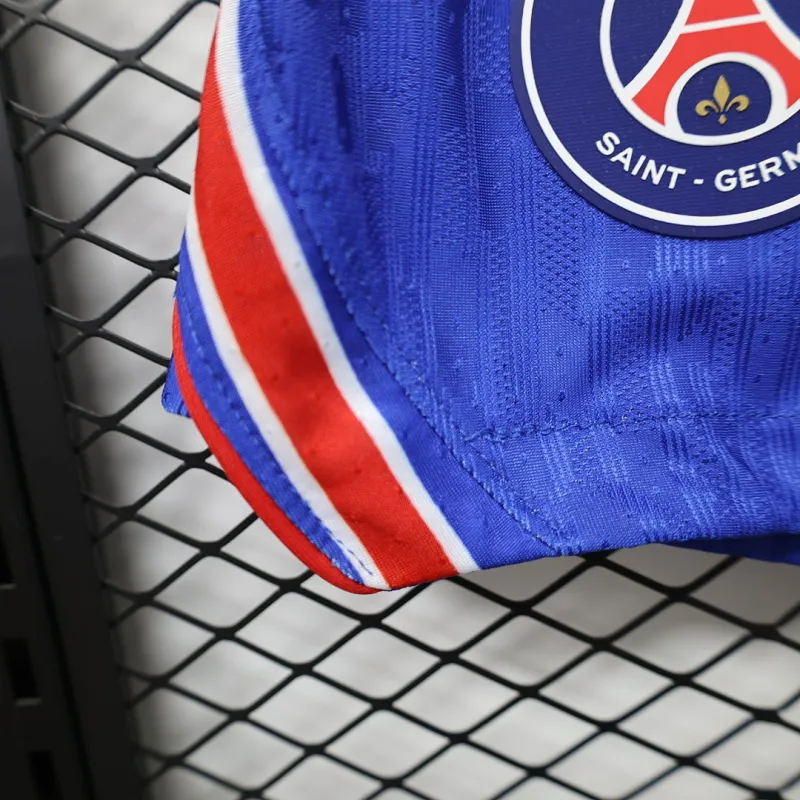 Calções do PSG para a época 2026/27, versão para jogadores, para jogos em casa