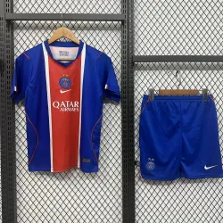 Tenue enfant « Two Stars » domicile du PSG Paris saison 2026/27 – photo du produit 16,99 $ - Tenue enfant « Two Stars » domicile du PSG Paris, saison 2026/27