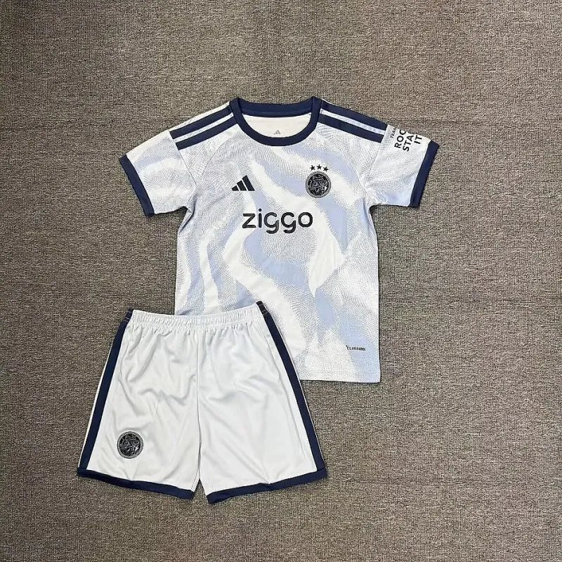 Ajax derde uittenue voor kinderen 2026/27