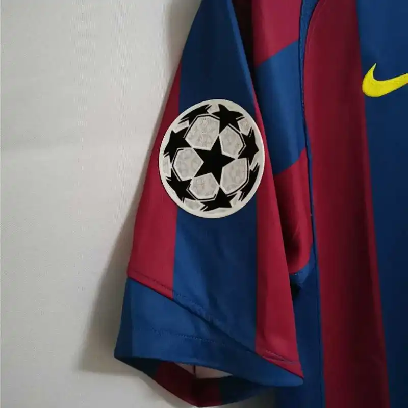 05/06 Barcelona UEFA Champions League Home Retro Jersey Ronaldinho #10