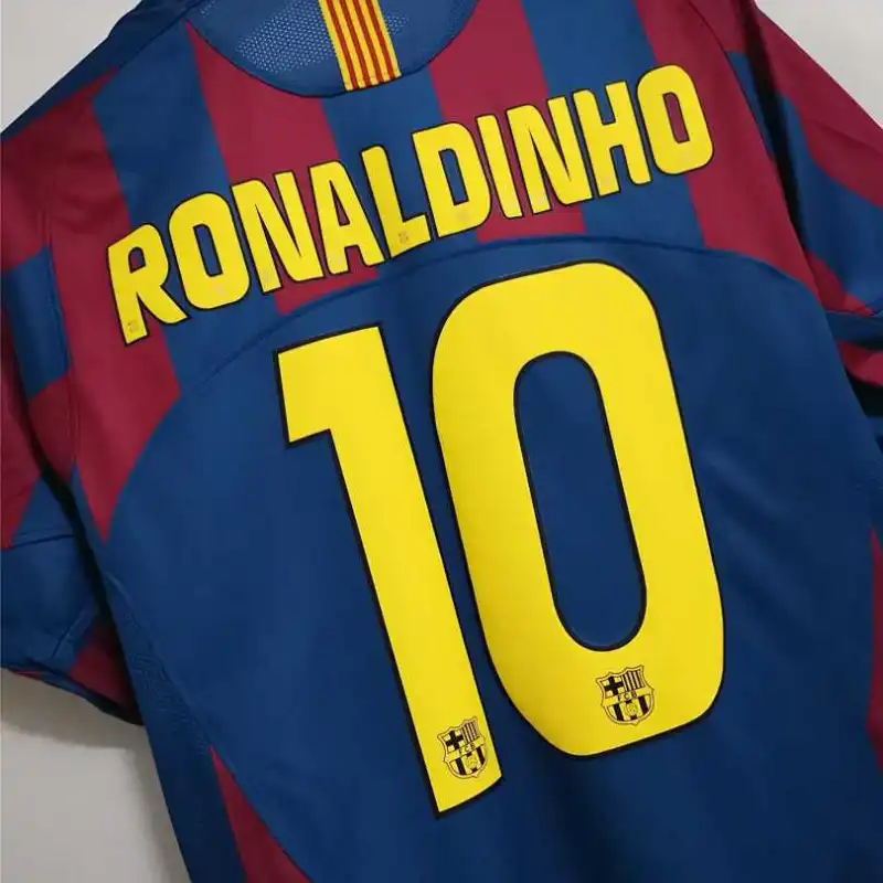 05/06 Barcelona UEFA Champions League Home Retro Jersey Ronaldinho #10