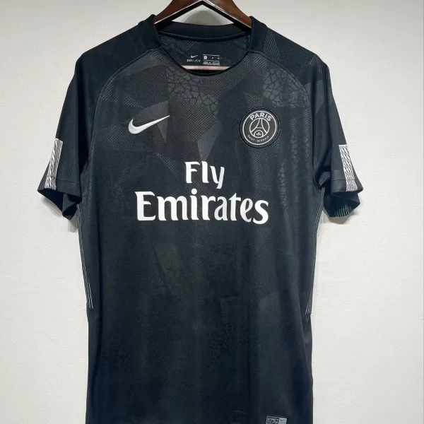 Maglia terza del PSG stagione 17/18 in stile retrò - Qualità di prima scelta - Vista dettagliata