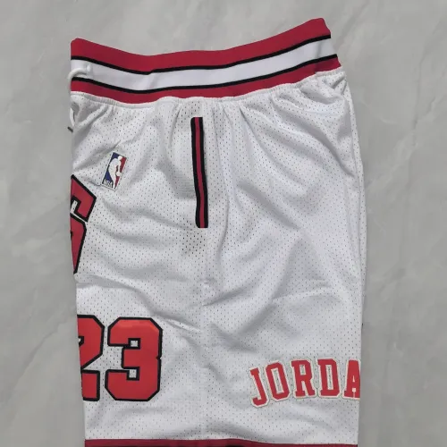 Pantaloncini da basket bianchi "Throwback" dei Chicago Bulls, modello da tasca
