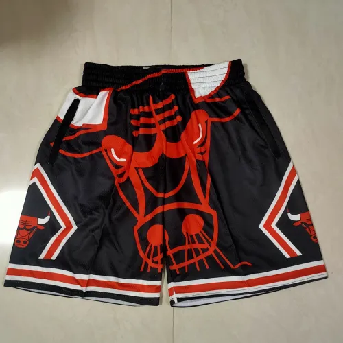 Schwarze Basketball-Shorts der Chicago Bulls