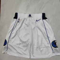 Pantaloncini da basket bianchi dei Dallas Mavericks