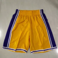 Los Angeles Lakers Throwback Yellow Basketball Shorts - product photo Pantalones cortos de baloncesto amarillos de estilo retro de los Lakers de Los Ángeles