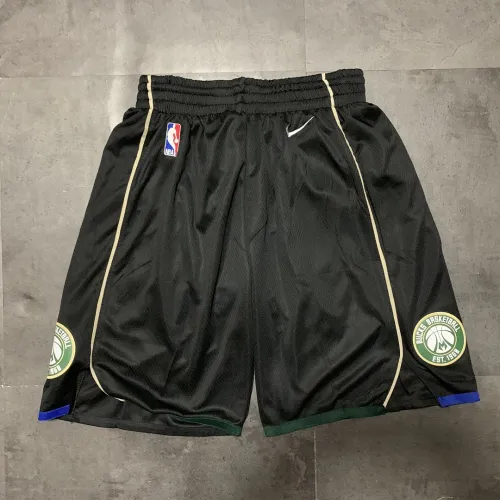 Calções de basquetebol pretos dos Milwaukee Bucks