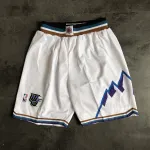 Weiße Basketball-Shorts im Retro-Stil der Utah Jazz