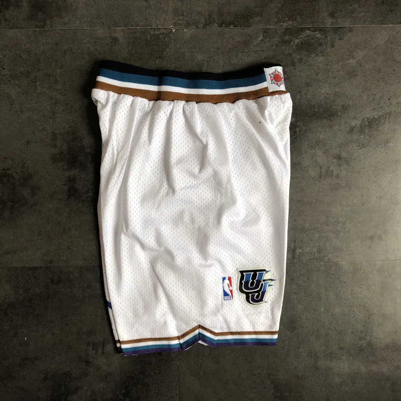 Weiße Basketball-Shorts im Retro-Stil der Utah Jazz
