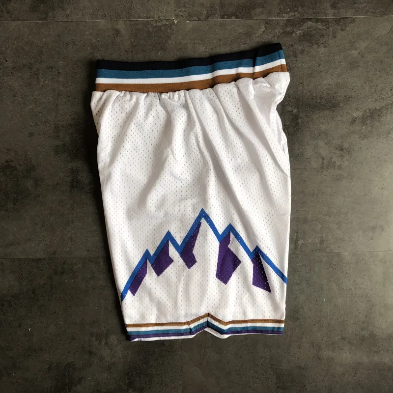 Weiße Basketball-Shorts im Retro-Stil der Utah Jazz