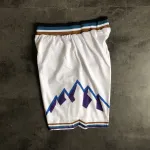 Weiße Basketball-Shorts im Retro-Stil der Utah Jazz