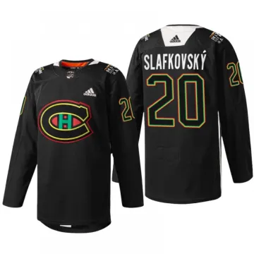Juraj Slafkovsky, dos Montreal Canadiens, camisola de aquecimento da Noite da História Negra