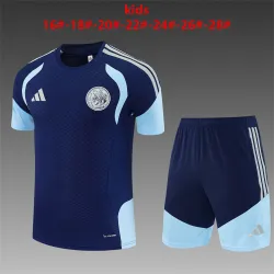 Ensemble d'entraînement Ajax 26/27 pour enfants, bleu roi - photo du produit 22,98 $ - Tenue d'entraînement Ajax pour enfants 26/27, bleu roi