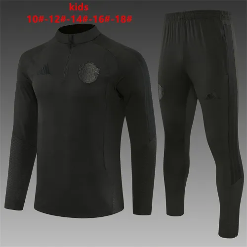 Fato de treino com fecho de meio comprimento «Manchester United All Black Kids» 26/27
