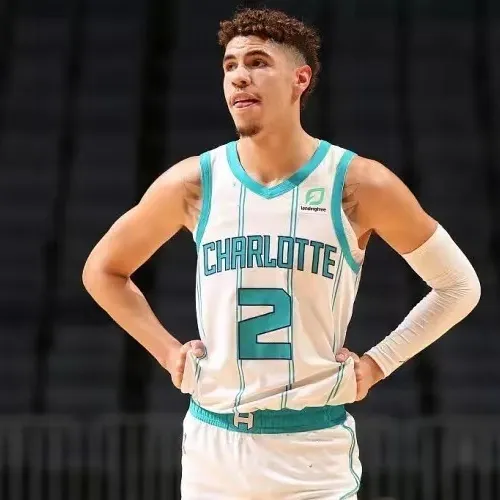 Camisola de homem LaMelo Ball #2 branca 2020-21 dos Charlotte Hornets