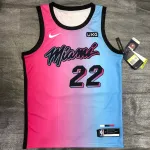 Maillot homme Miami Heat « City Edition » 2021/22 de Jimmy Butler #22 Maillot homme Jimmy Butler #22 « City Edition » des Miami Heat, saison 2021/22