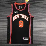 Camisa #9 dos New York Knicks - Edição Cidade 2022/23 | Camisa Swingman da NBA 2022/23 New York Knicks City Edition #9 Jersey | NBA Swingman Jersey