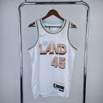 Maglia Cleveland Cavaliers City Edition Donovan Mitchell #45 Uomo 2023/24 2023/24 Cleveland Cavaliers City Edition Donovan Mitchell #45 Men’s Jersey