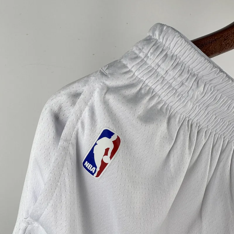 Pantalones cortos blancos para hombre de los Cleveland Cavaliers, temporada 2023/24