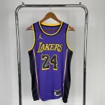 Camisa de homem Los Angeles Lakers 2023/24 Edição Jordan Kobe Bryant #24 2023/24 Los Angeles Lakers Jordan Edition Kobe Bryant #24 Men’s Jersey