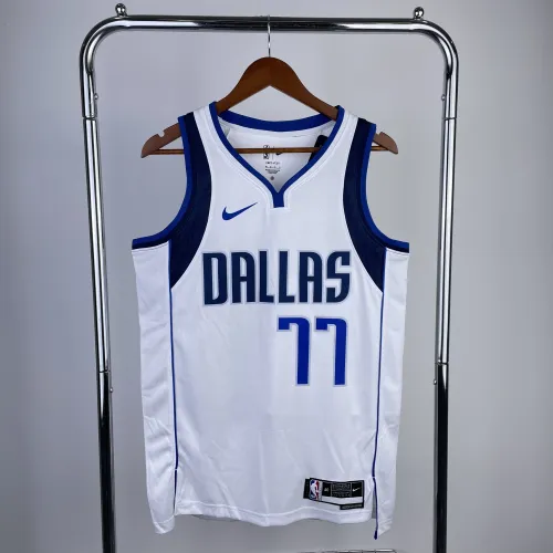 Maillot homme blanc Luka Doncic #77 des Dallas Mavericks 2023/24