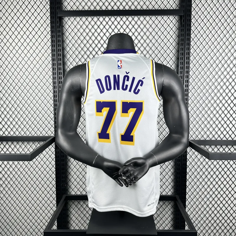 2023/24 Los Angeles Lakers Luka Doncic #77 Camisola branca para homem