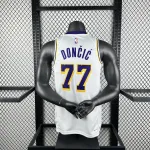 2023/24 Los Angeles Lakers Luka Doncic #77 Camisola branca para homem