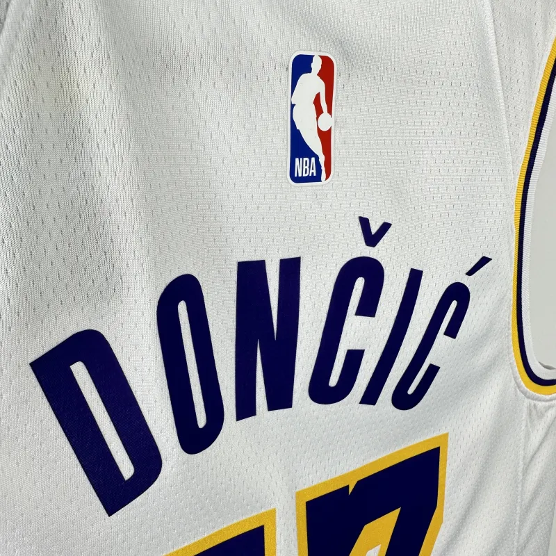 2023/24 Los Angeles Lakers Luka Doncic #77 Camisola branca para homem