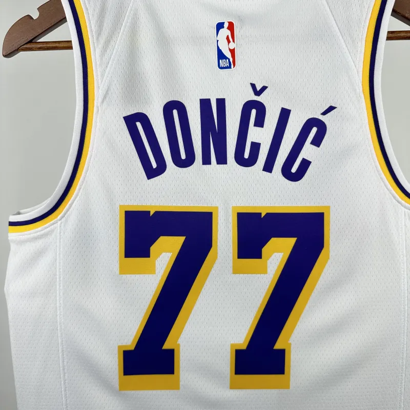 2023/24 Los Angeles Lakers Luka Doncic #77 Camisola branca para homem