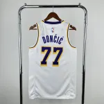 2023/24 Los Angeles Lakers Luka Doncic #77 Camisola branca para homem